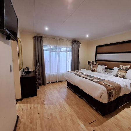 Ecotel Premier Lodge & Conference Centre Беноні Екстер'єр фото